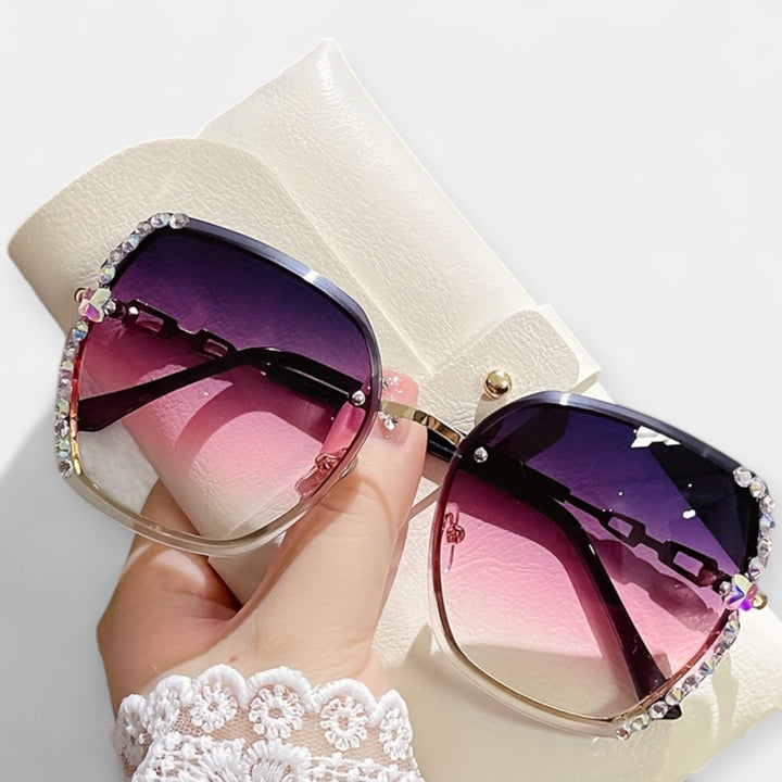 Eszter | Nőies elegancia fém kerettel