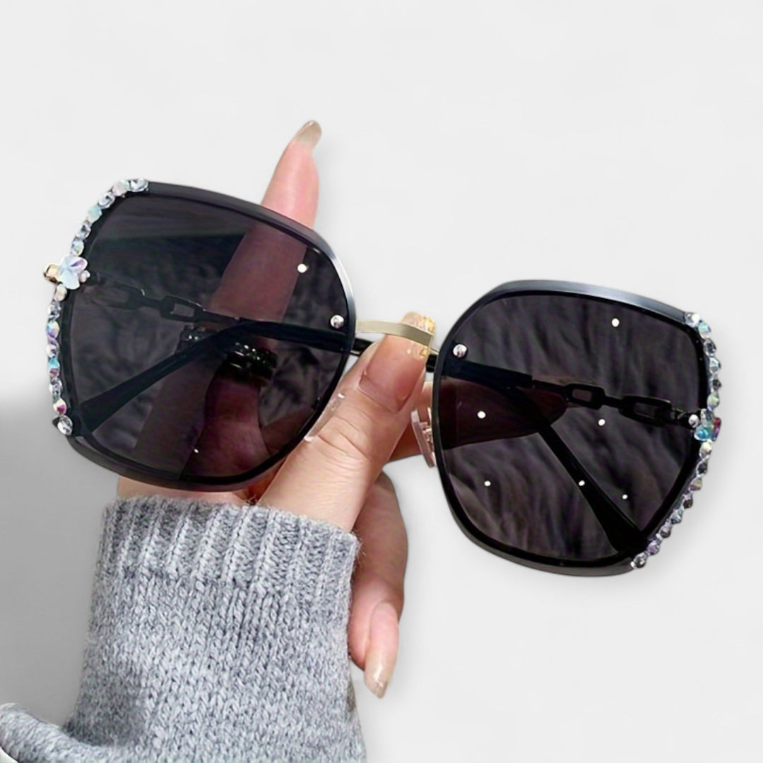 Eszter | Nőies elegancia fém kerettel