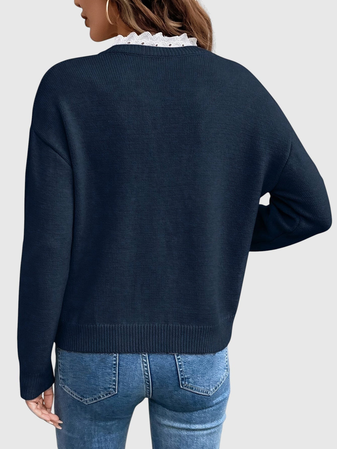 Karolina | Elegáns csipkés V-nyakú pulóver