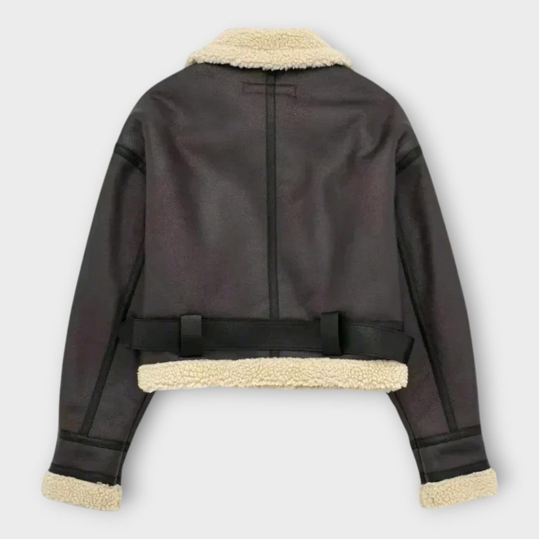 Csenge | Elegáns rugalmas dzseki minden alkalomra