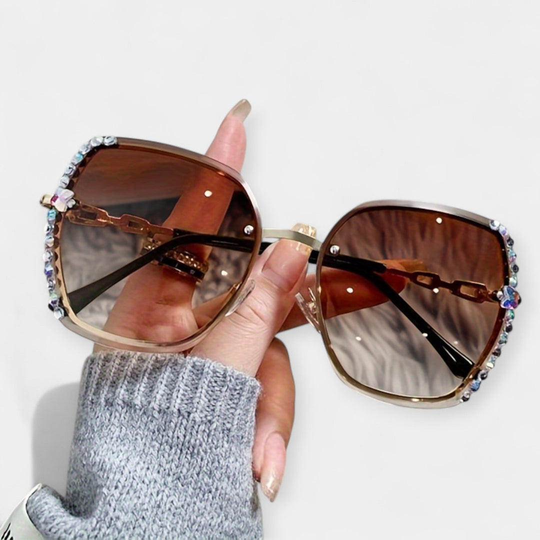 Eszter | Nőies elegancia fém kerettel